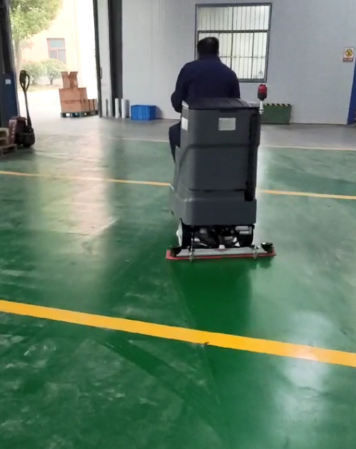 江蘇某食品貿易公司采購駕駛式洗地機HX5